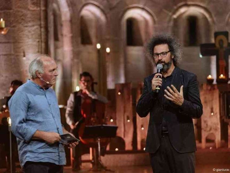 Cristicchi e don Verdi: le poche parole che contano per cambiare noi stessi