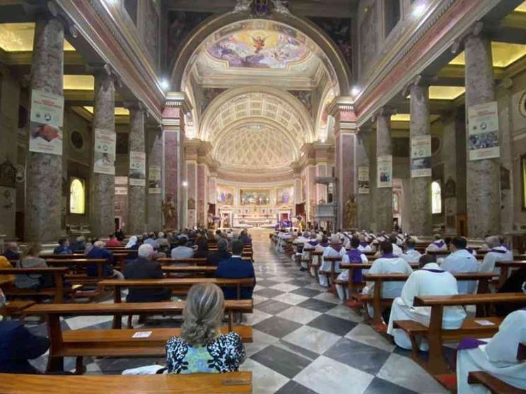 L'addio a monsignor D'Alise. Bassetti: ci ha lasciato il senso di una vita