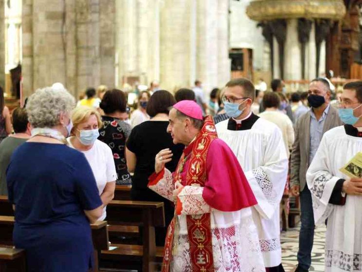 A Milano il Covid non ferma le benedizioni di Natale