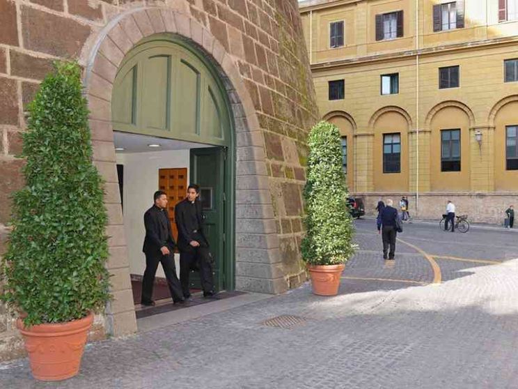 Ior, nella Commissione dei cardinali esce Parolin ed entra Petrocchi