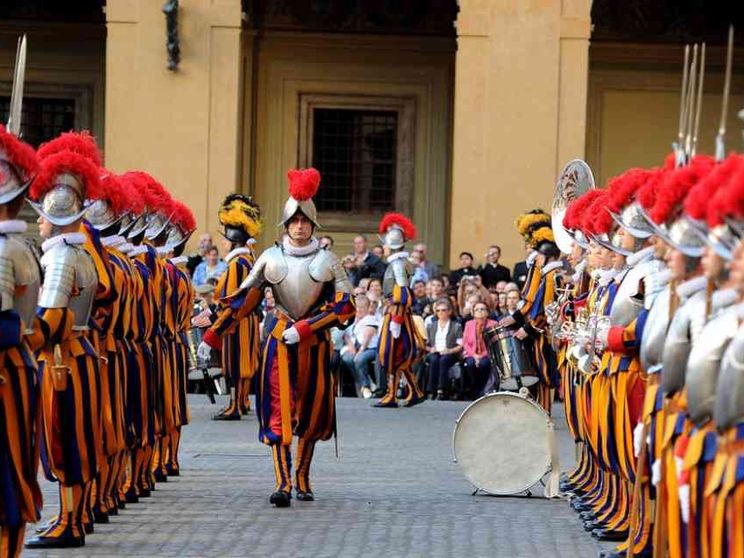 Quattro guardie svizzere positive al Covid