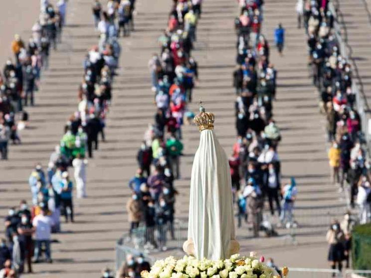 Fatima, il Covid frena i pellegrini: 4.500 per la festa dell'apparizione