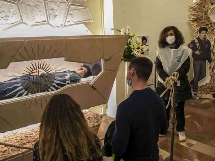 Carlo Acutis, il corpo esposto fino a lunedì 19