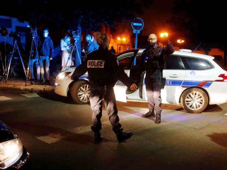 Professore sgozzato per le vignette, nove arresti