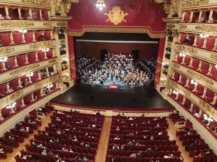 Il teatro alla Scala congela la nuova stagione per il Covid