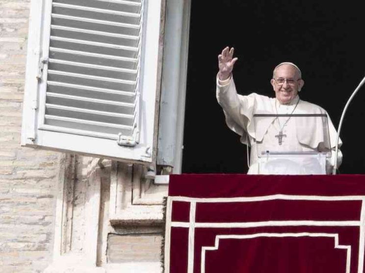 L'invito del Papa a pagare le tasse: «E' un dovere»