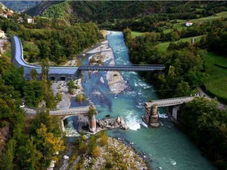 La valle che resta senza ponte. «Come ritorniamo a vivere?»