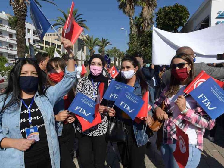 Coronavirus, coprifuoco in Tunisia, tensioni in Marocco e Algeria
