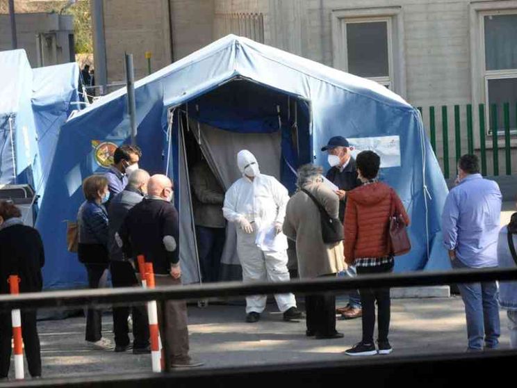 19.644 nuovi contagi, 151 morti. «Pronto soccorso presi d'assalto»