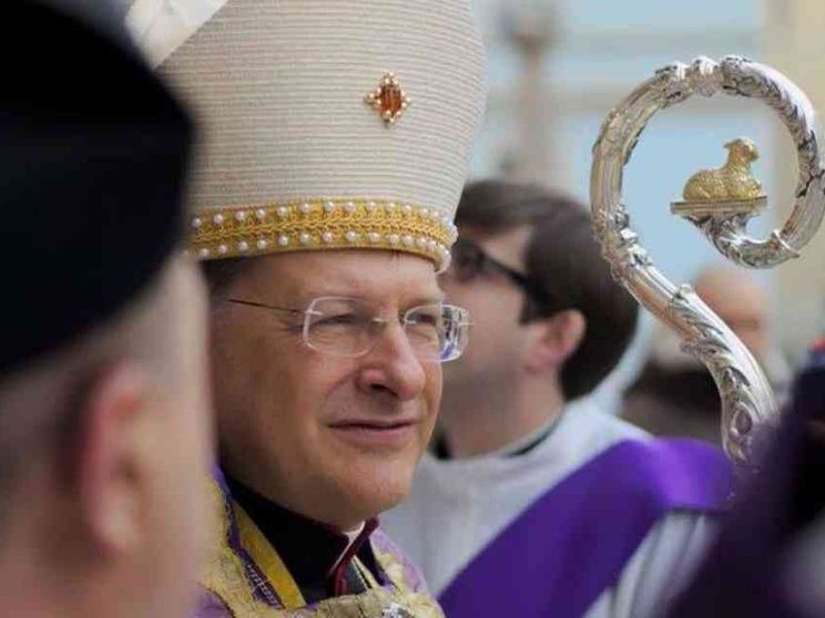 Alessandria, positivo il vescovo Gallese