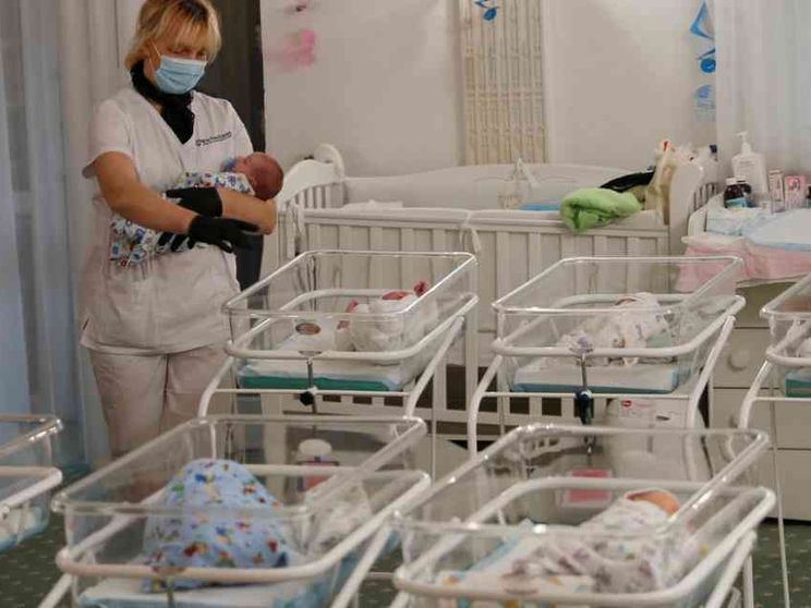 Madri in affitto, avanzata silenziosa dei giuristi 'pro'