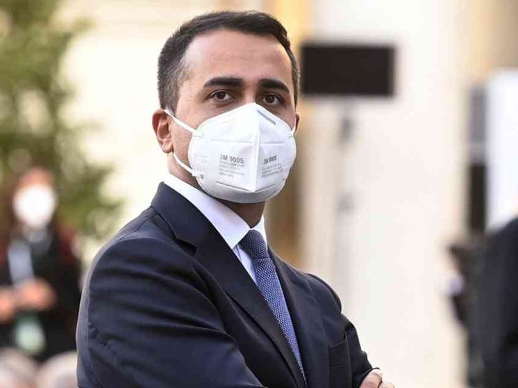 Coronavirus, Di Maio: «Stretta dura, salviamo il Natale»