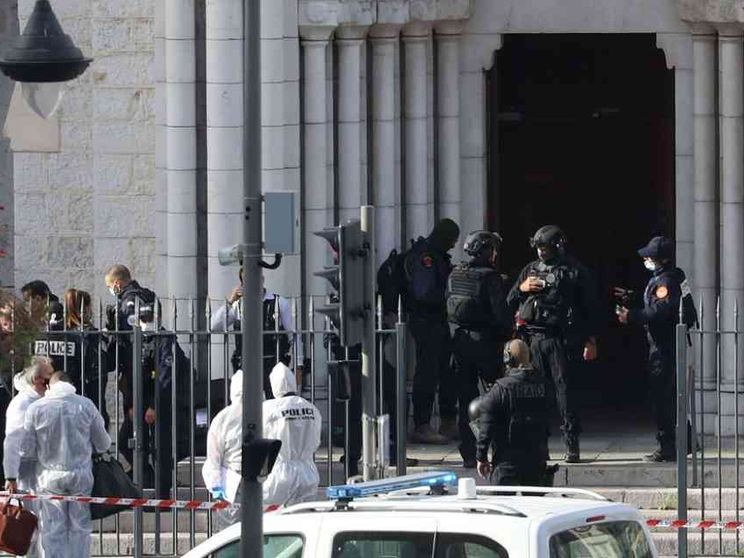 Attacco in basilica a Nizza: 3 morti. Macron: il Paese è accanto ai cattolici