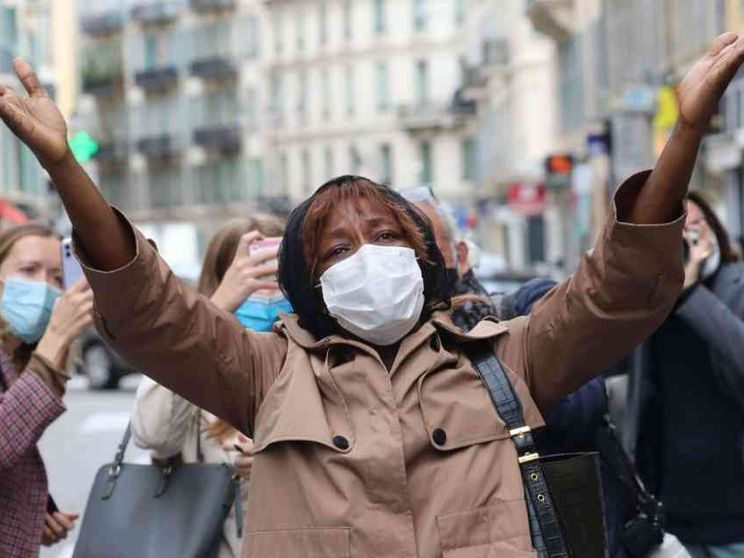 Papa: i francesi reagiscano al male con il bene. Il dolore della Cei