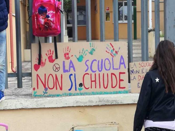 Governatori: scuole chiuse. Ira di Azzolina, ma Conte non li ferma