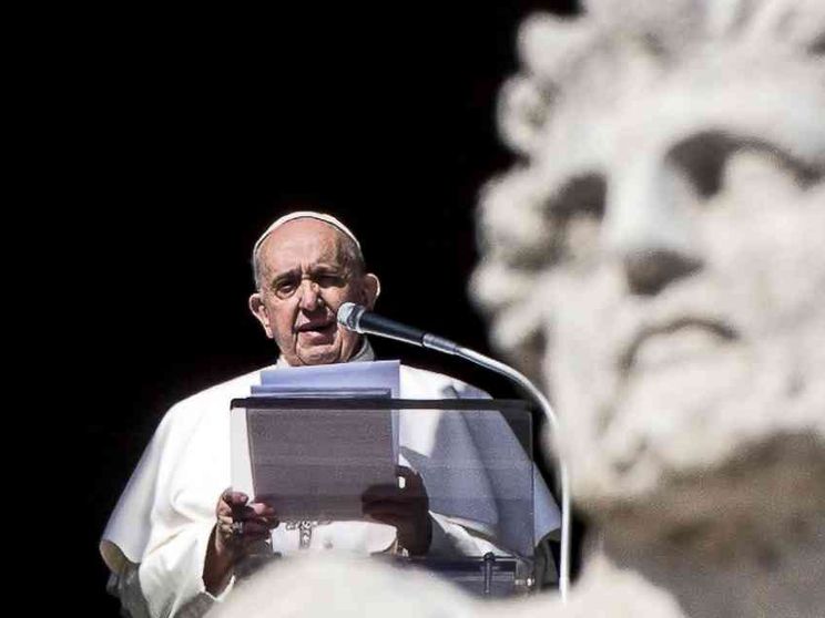 Papa Francesco: serve mitezza per camminare sulla strada della santità