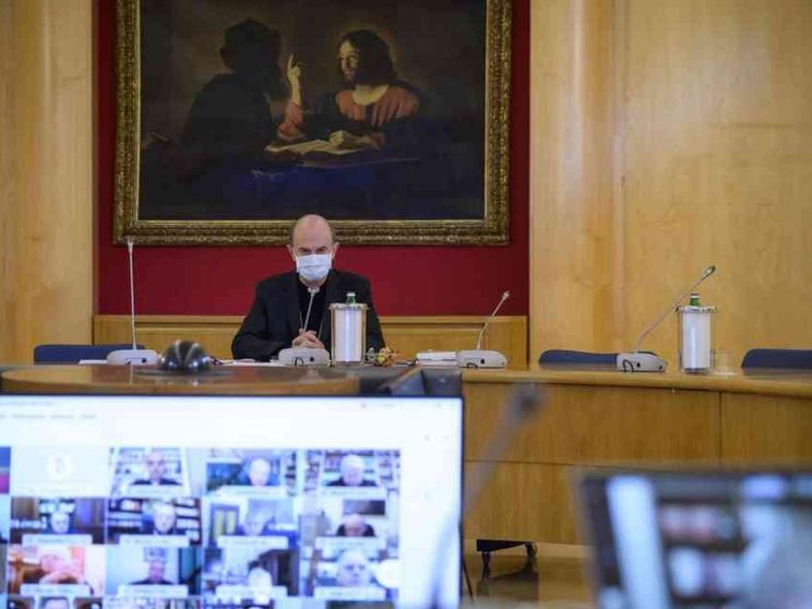 Cei: le diocesi vicine alle famiglie, il volto bello della Chiesa