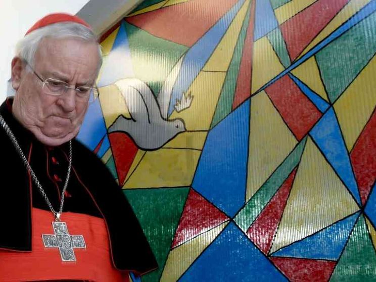 Il cardinale Bassetti lascia la terapia intensiva. «Lieve miglioramento»