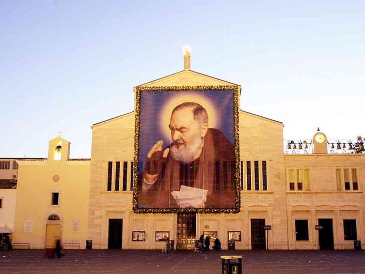 San Giovanni Rotondo, chiusi i luoghi di san Pio. Frati in quarantena