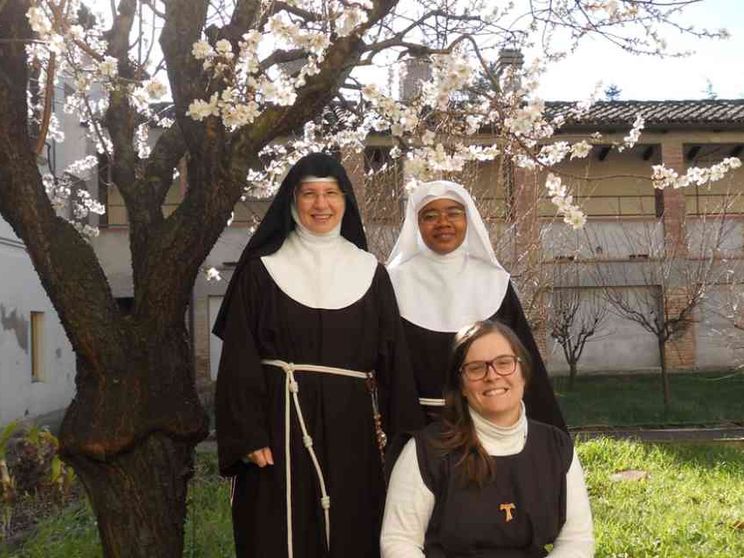 La preghiera dei monaci e delle monache sostiene il mondo