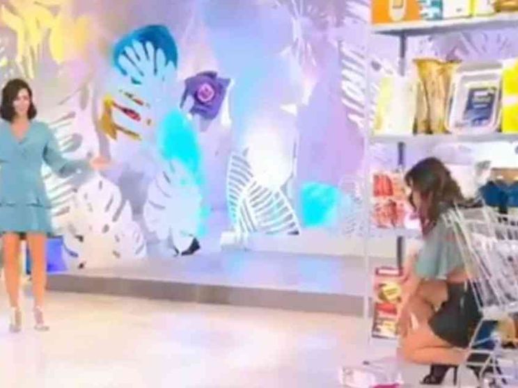 Il "tutorial" per fare la spesa in modo sexy: sospeso il programma