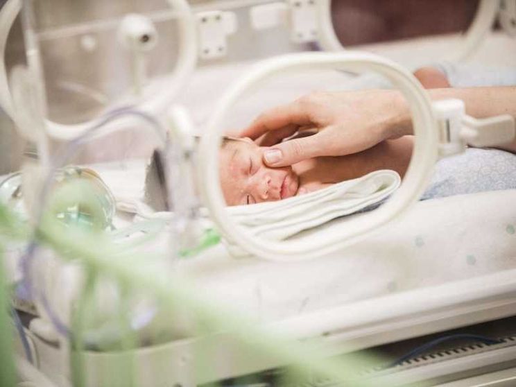 No agli spot liberi per l'utero in affitto