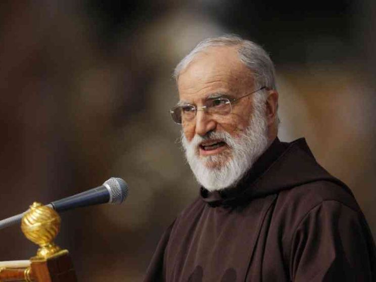 Cantalamessa oggi cardinale: «Voglio restare cappuccino»