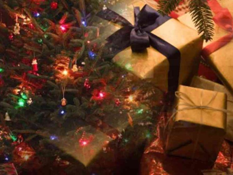 Cala la spesa per regali e cenoni