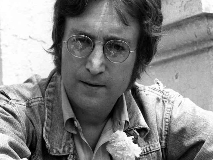 Quarant'anni fa la morte di Lennon. «E voi? Dov'eravate quella sera»