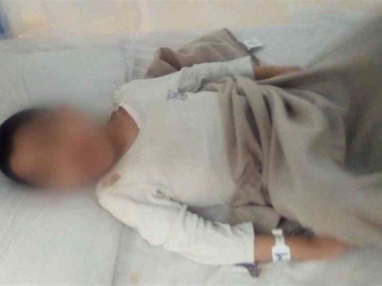 Il bambino disabile richiedente asilo è in viaggio con il papà verso Roma