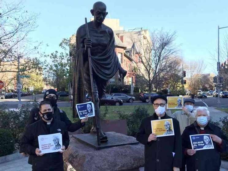 Da Londra a Mumbay, il mondo si muove per padre Stan