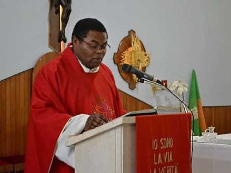 Covid, altri 15 preti morti nelle diocesi italiane. C'è il primo africano