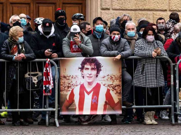 Il funerale di Paolo Rossi. "Ora giocherai nella nazionale del cielo"