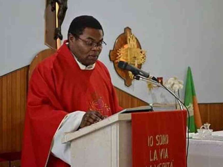 Covid, altri 15 preti morti nelle diocesi italiane. C'è il primo africano