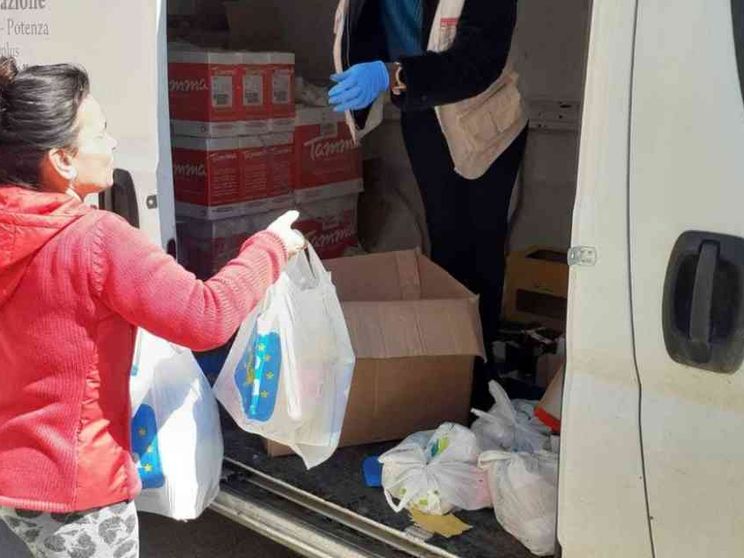 Caritas: Roma sempre più povera. "Risposta della città contraddittoria"