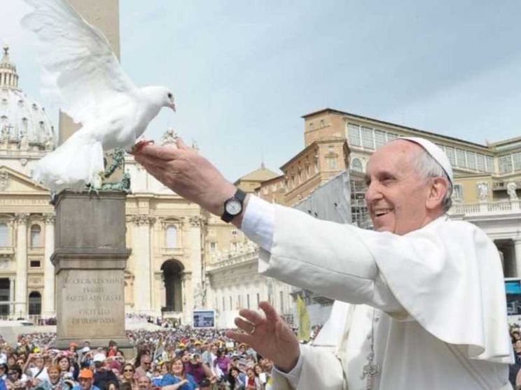 Il Papa: «Non c'è pace senza cultura della cura»