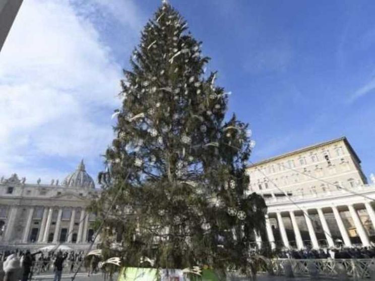 La benedizione Urbi et Orbi impartita dall’Aula delle Benedizioni