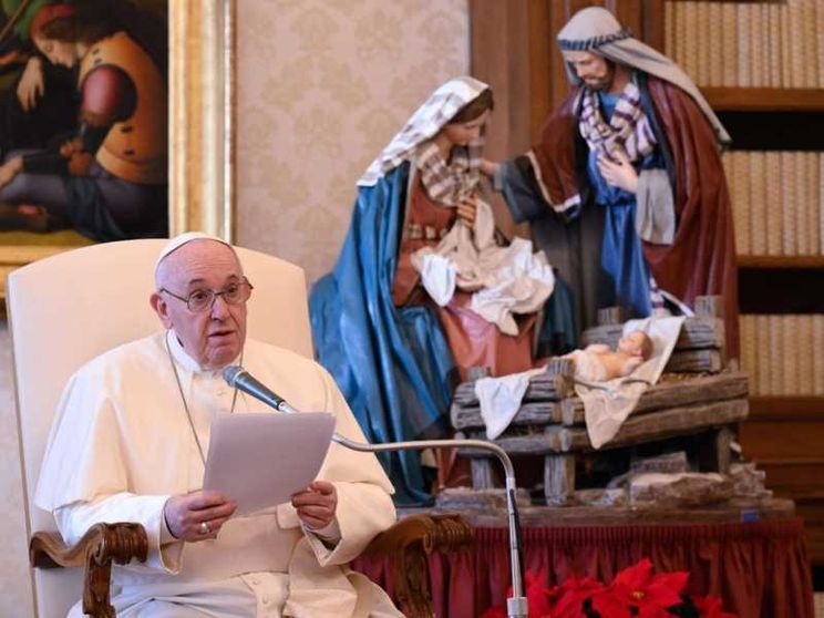 Il Papa: nel presepe c’è la tenerezza per essere vicini, anche se distanti