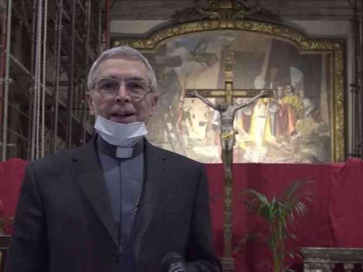 Il vescovo chiama al telefono i malati Covid. In ospedale e a casa