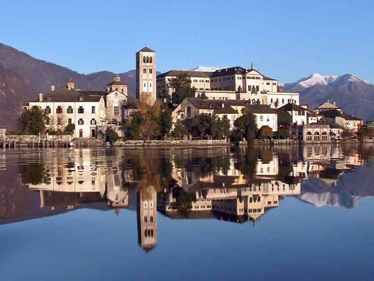 La badessa: «Nella notte del mondo la speranza è in una culla»