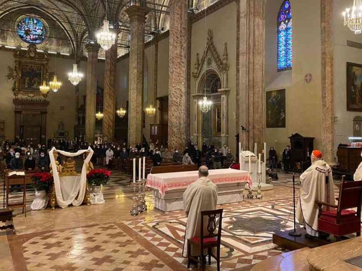 La gioia di Bassetti tornato a celebrare Messa: «Coraggio, fidiamoci di Gesù»