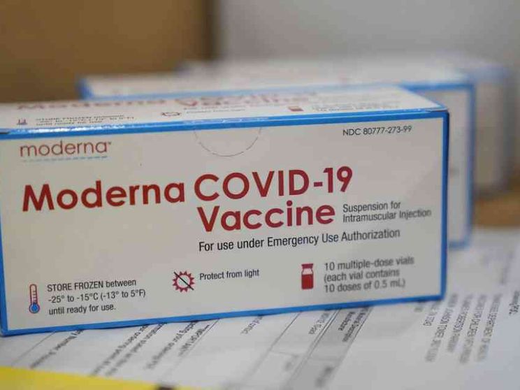 Vaccini, ora l'Italia è seconda nella Ue. Via libera a Moderna