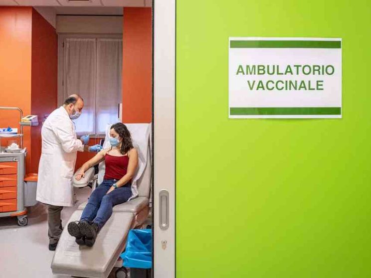 Vaccini, l’Italia corre (le dosi no). I disabili tra le categorie prioritarie