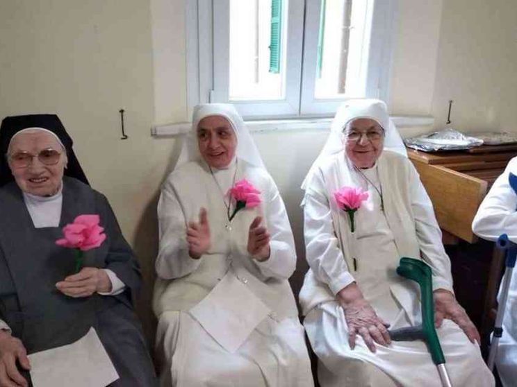 Il sacrificio delle religiose italiane: suore più anziane decimate dal virus