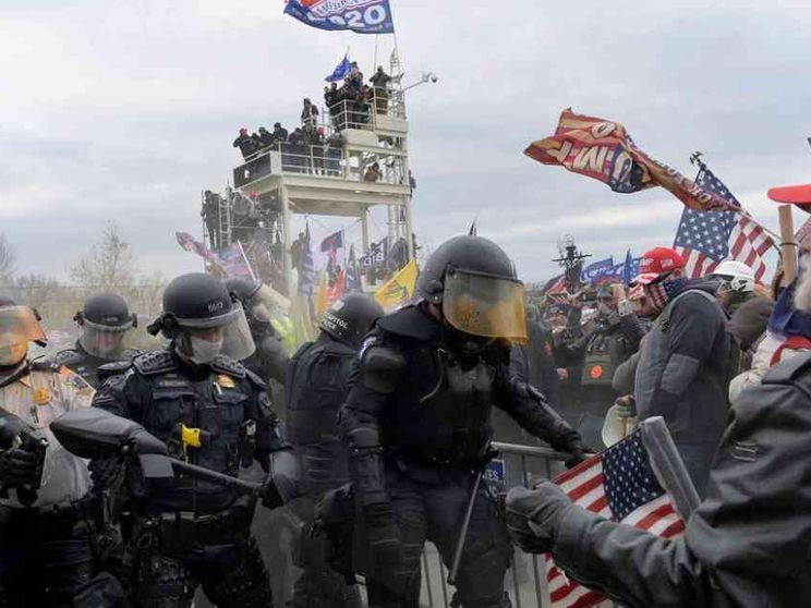 Il Congresso proclama la vittoria di Biden. Nell'assalto 4 morti