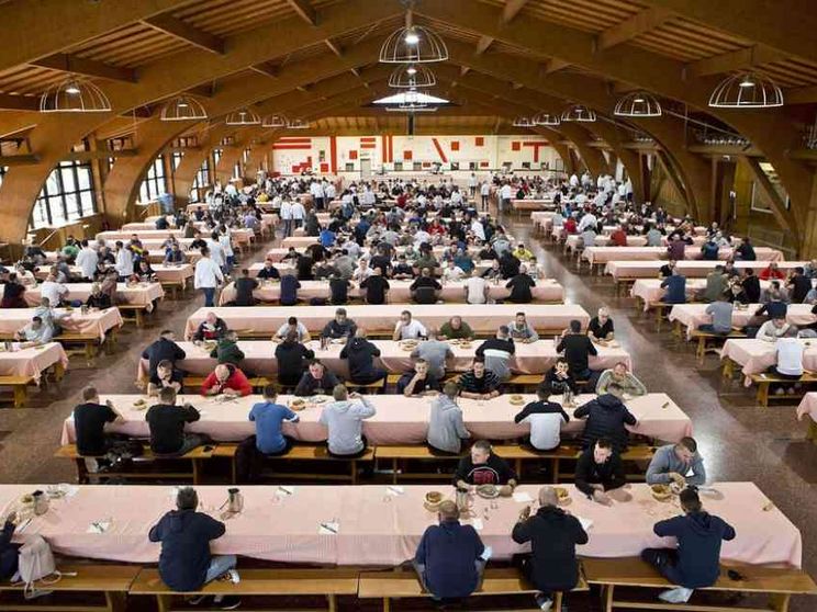 Quei ragazzi dimenticati da tutti. Così le comunità sostituiscono lo Stato