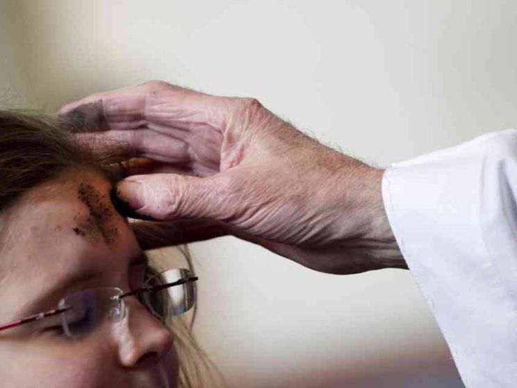 Così cambia (per Covid) il rito delle ceneri