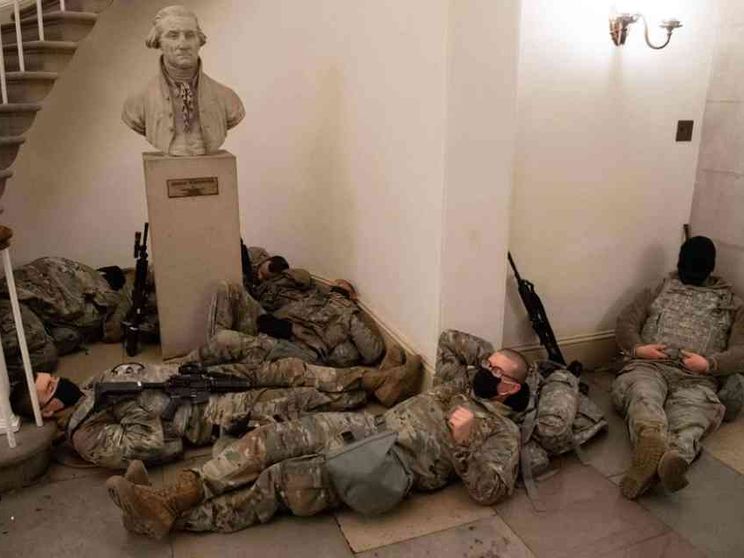 La Camera approva l'impeachment di Trump, favorevoli anche 10 repubblicani