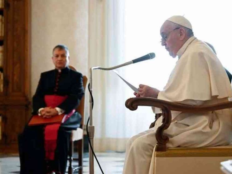 Il Papa: nel futuro del mondo e nelle speranze della Chiesa ci sono i piccoli