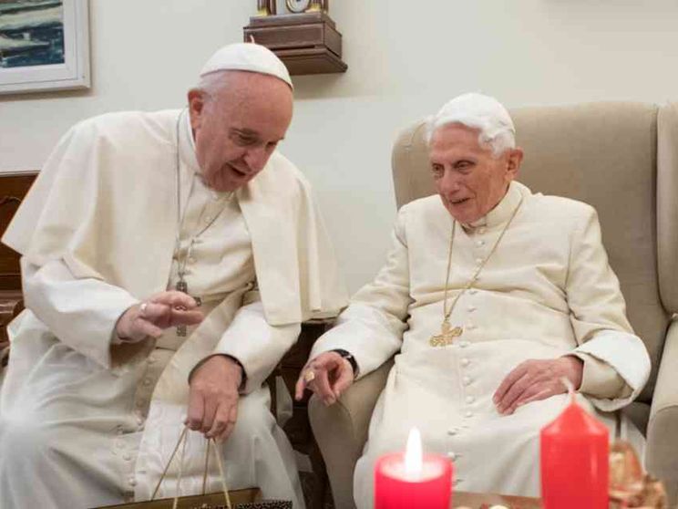 Campagna anticovid in Vaticano, vaccinati papa Francesco e l'emerito Benedetto